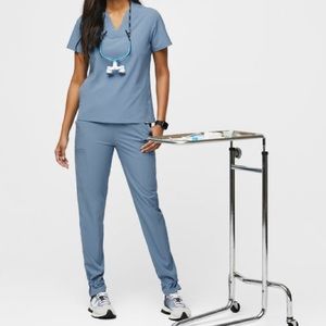 FIGS COOL BLUE SCRUB SET BNWT